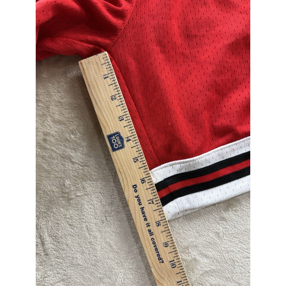 Chicago Bulls Men’s Medium Mitchell & Ness Hardwood Classics Shorts Red Swingman - Picture 3 of 9